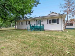 120 N 8th St, Riverton, IL 62561