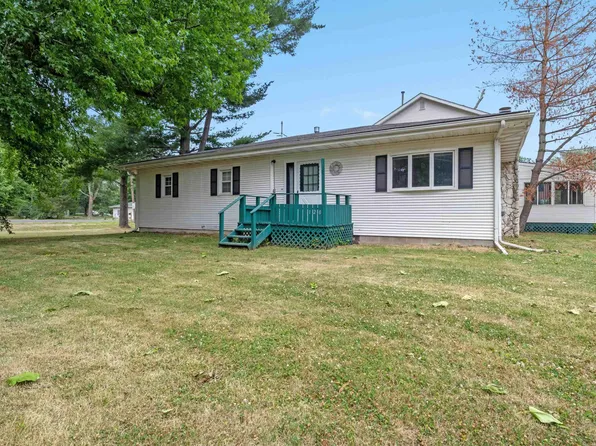 120 N 8th St, Riverton, IL 62561