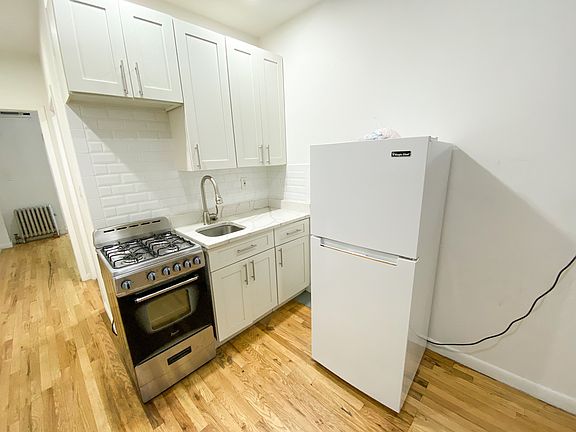 3rd image of 2335 1st Ave APT 1B