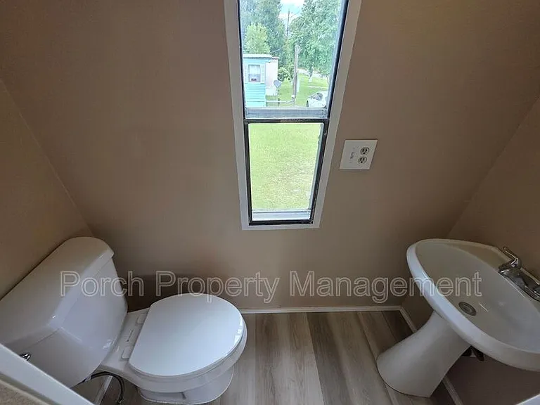 1207 Mills Ave — Photo 7