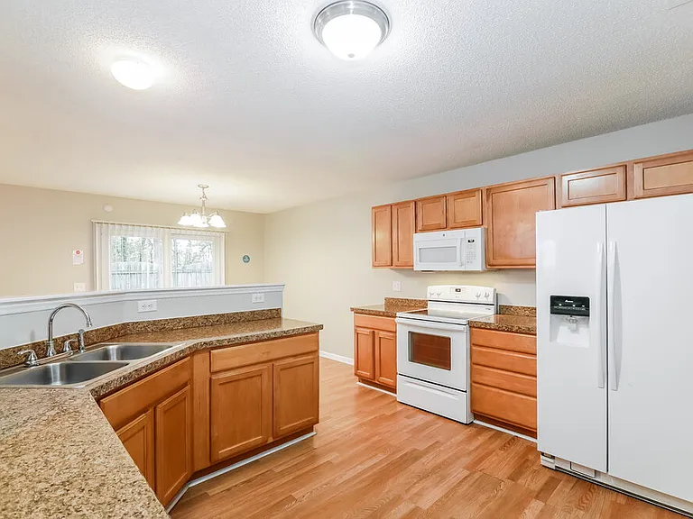 4904 Tommans Trl — Photo 9