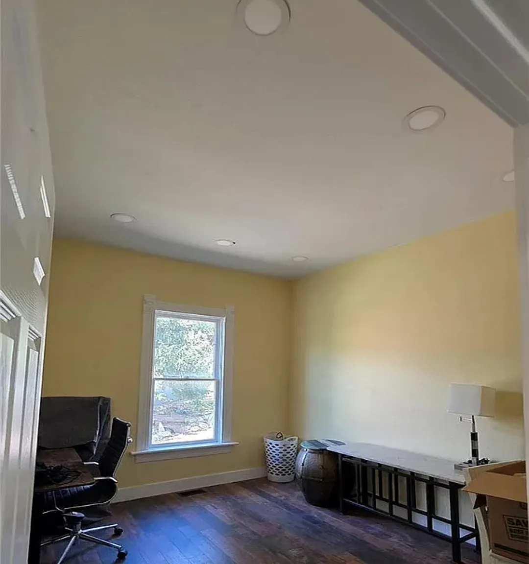 102 E 1st High St — Photo 3
