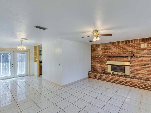 5th image of 2225 Limoges Dr E