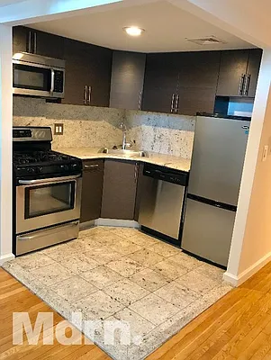 Rented by Mdrn Residential | media 33