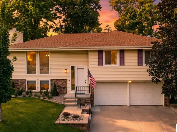 12140 Burdette Cir, Omaha, NE 68164