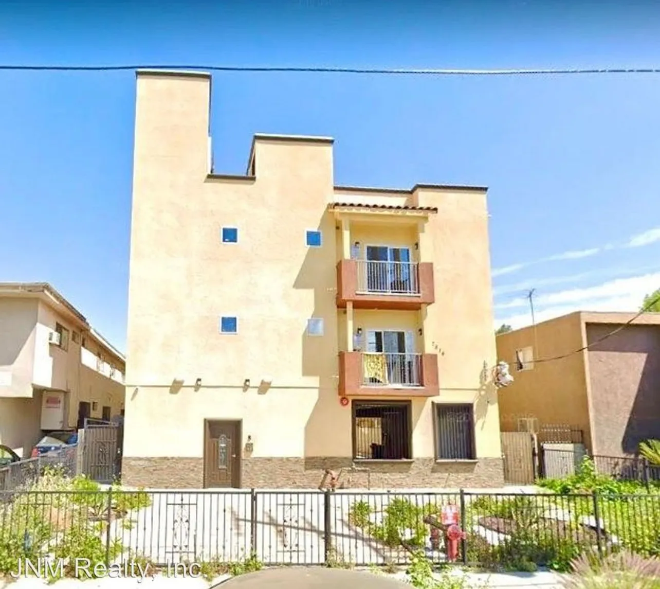 2 bed, 800 sqft, $2,400 — Photo 1