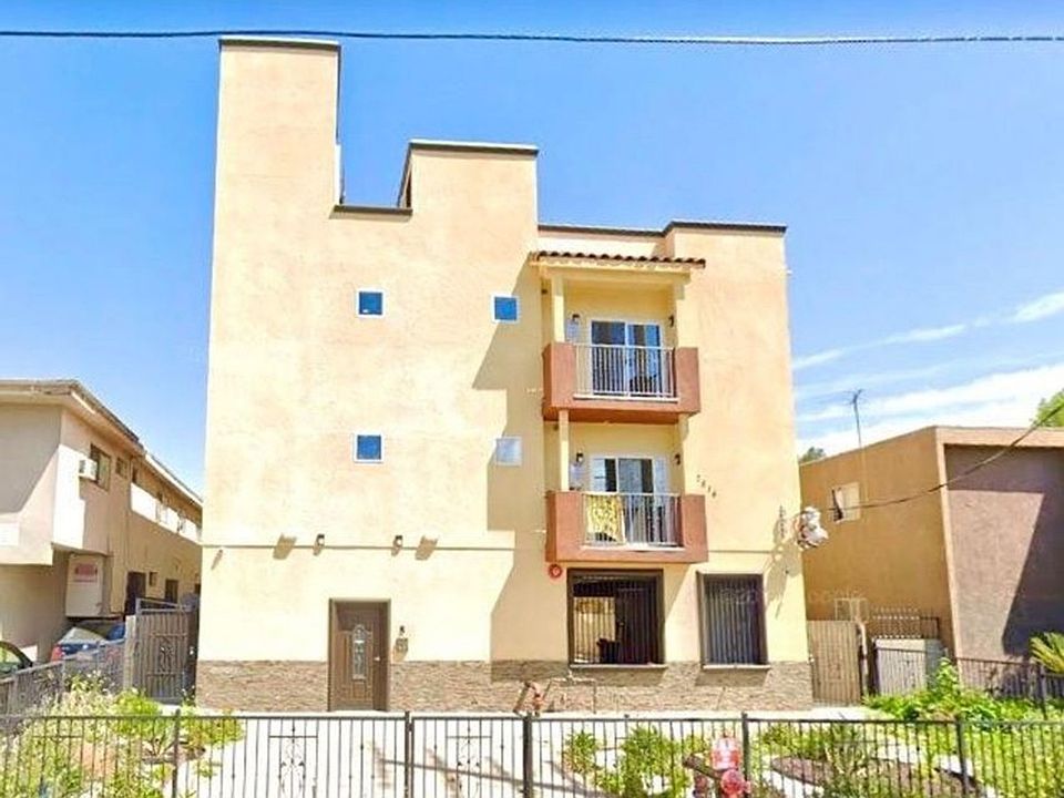 1st image of 7514 Haskell Ave #202