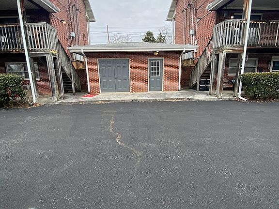 4th image of 702 E Main St #4