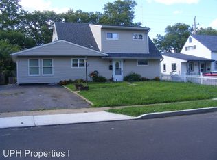 328 Appletree Dr, Levittown, PA 19055
