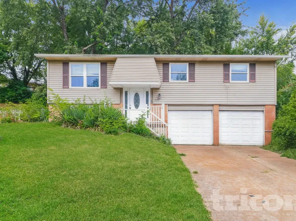 3555 Ridgewood Dr, Saint Charles, MO 63303