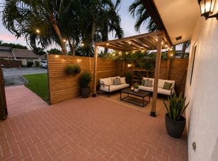 1823 Abbey Road, West Palm Beach, FL 33415