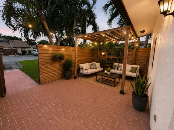 1823 Abbey Road, West Palm Beach, FL 33415
