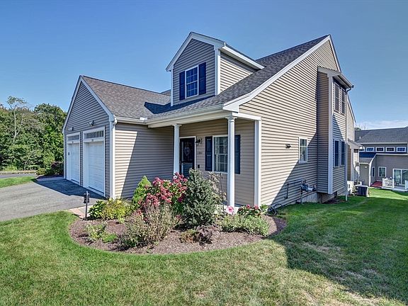 2nd image of 1301 Meadow Ln Unit 1301