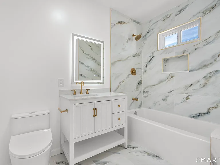 810 Brewster St — Photo 25