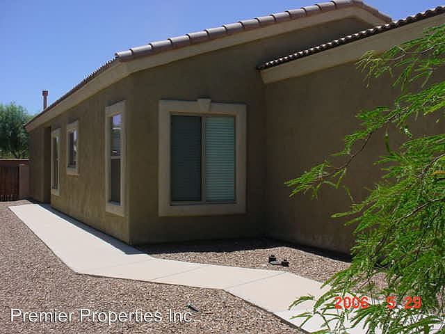 1st image of 214 E Calle Puente Lindo