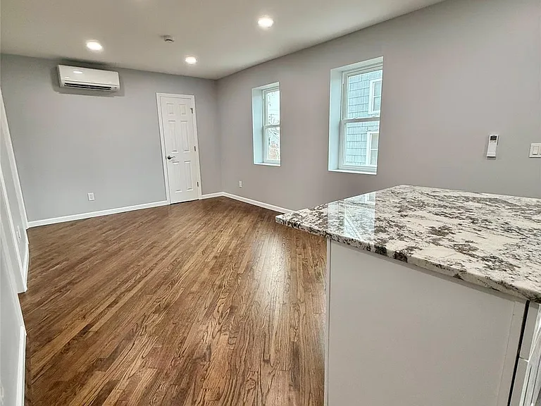 19 Lee Ave #2 — Photo 4