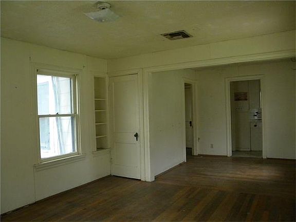 5th image of 733 Smith Ave