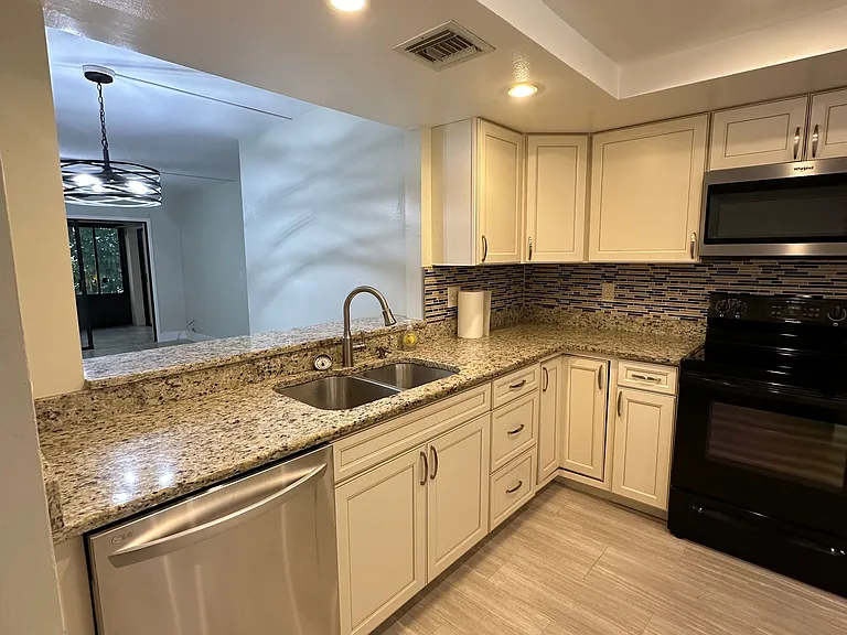 6136 Whiskey Creek Dr #503 — Photo 32