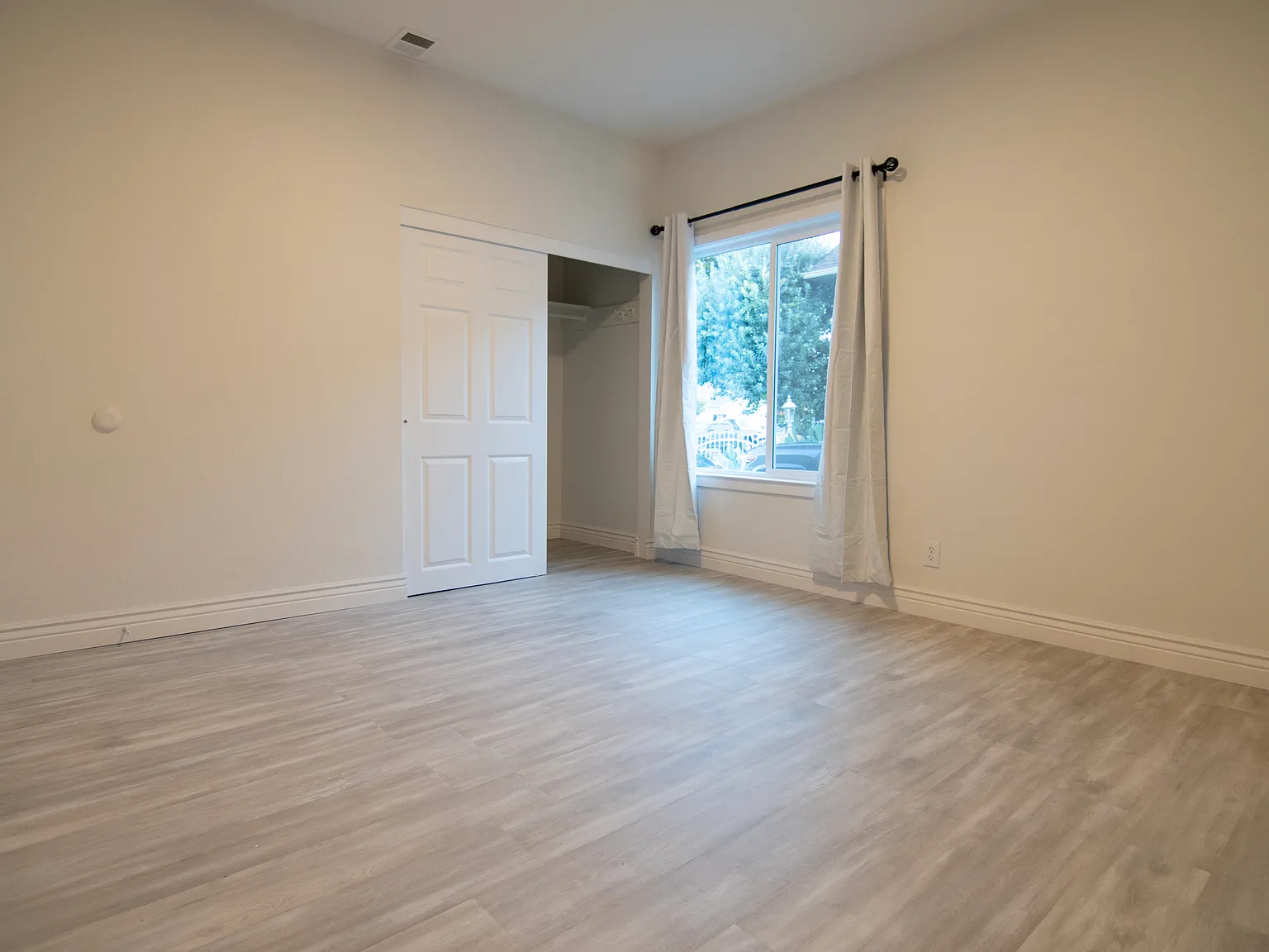 3 bed, 1290 sqft, $5,500 — Photo 4