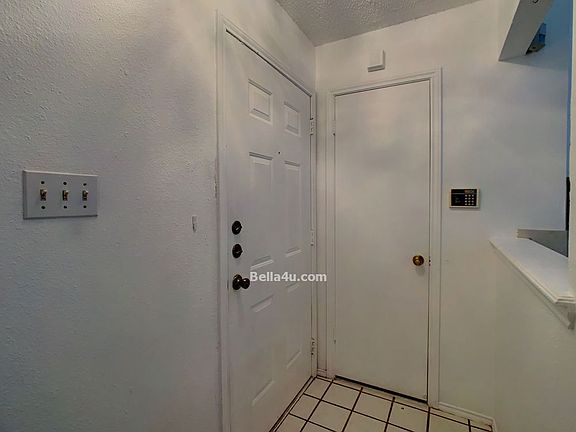 2nd image of 512 Eberhart Ln APT 402