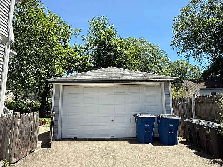 405 Central Ave — Photo 4