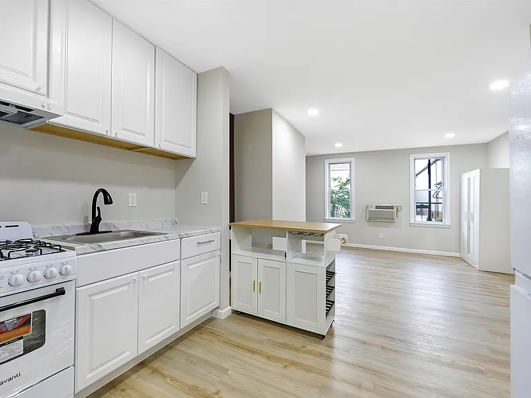 40 Beacon Ave — Photo 10