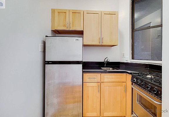 2nd image of 332 E 93rd St APT 1A