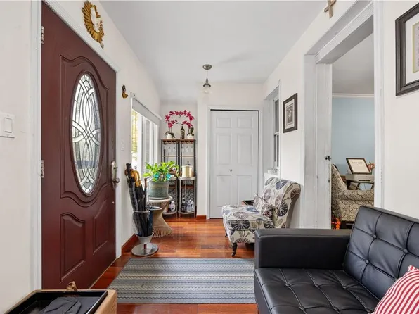 1642 East 45th Street image 2 of 25