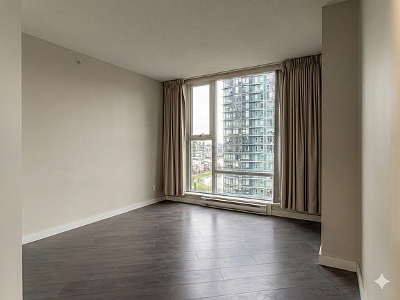 4th image of 455 Beach Cres #1802