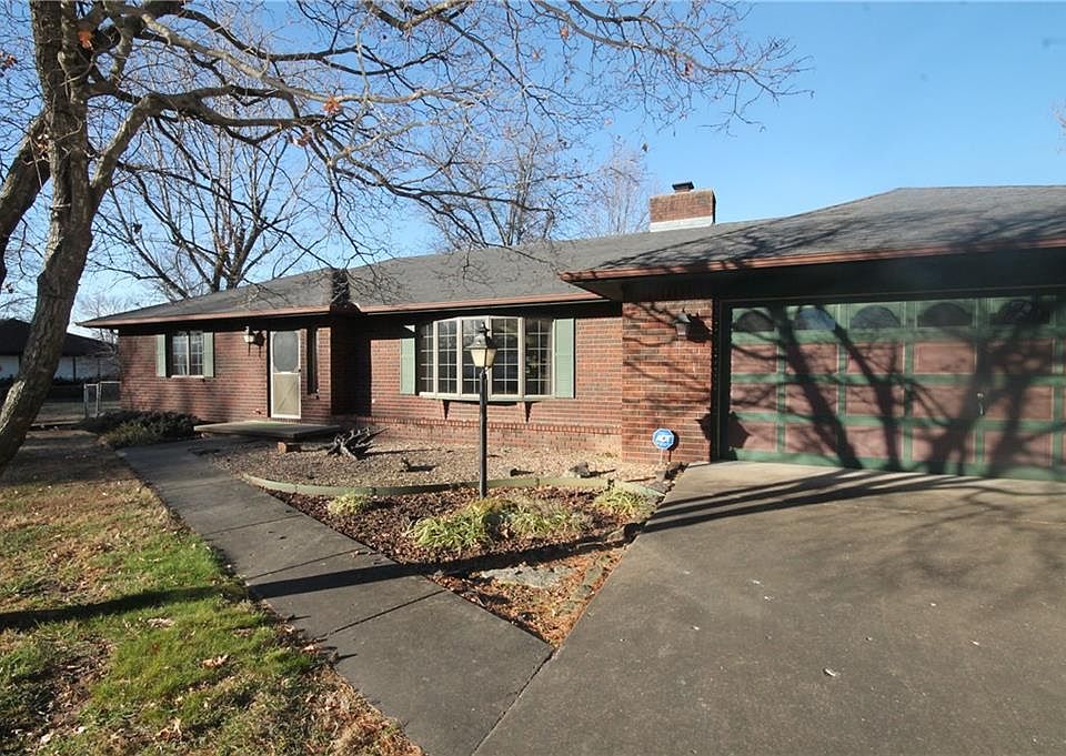 1st image of 111 W South Dr