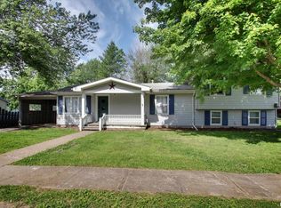 109 S Elm St, Bowen, IL 62316