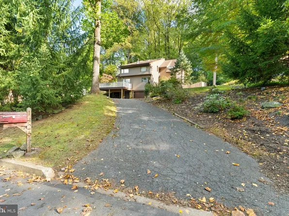1426 Spring Hill Dr, Hummelstown, PA 17036