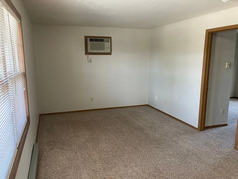 542 E Bronson Rd — Photo 16