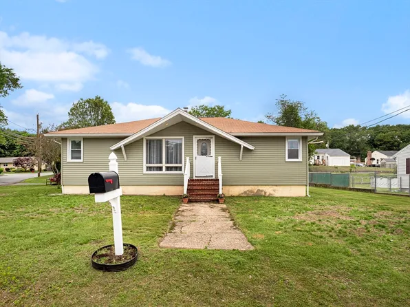 55 Oakhill Dr, Methuen, MA 01844