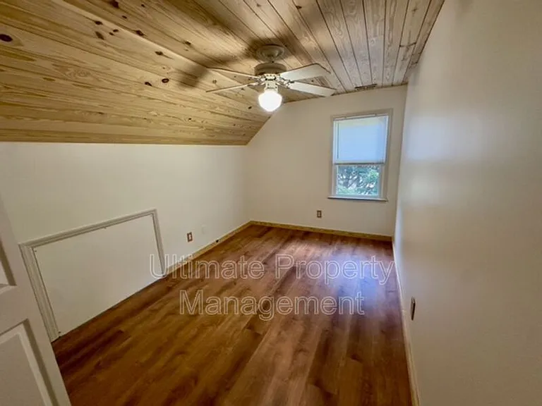 129 Darby St — Photo 11