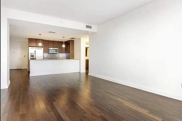 Rented by AAA Young Shuen Realty Inc. | media 33