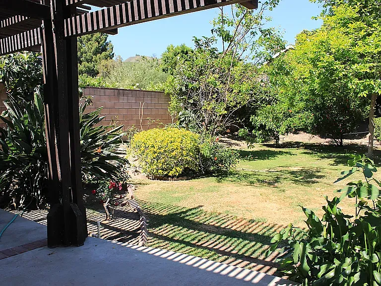 11634 Garrick Ave — Photo 8