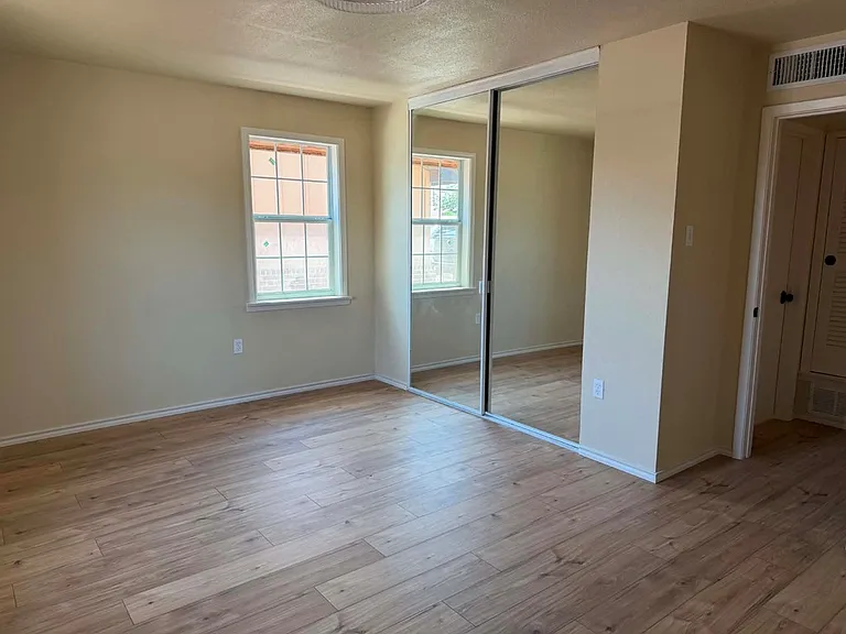 8821 Lamar Ave — Photo 5