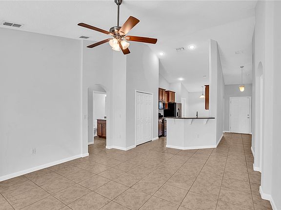 4th image of 1602 Lexington Sq SW