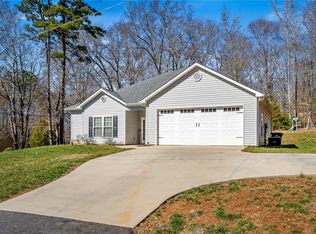 208 Wedgewood Dr, Anderson, SC 29621