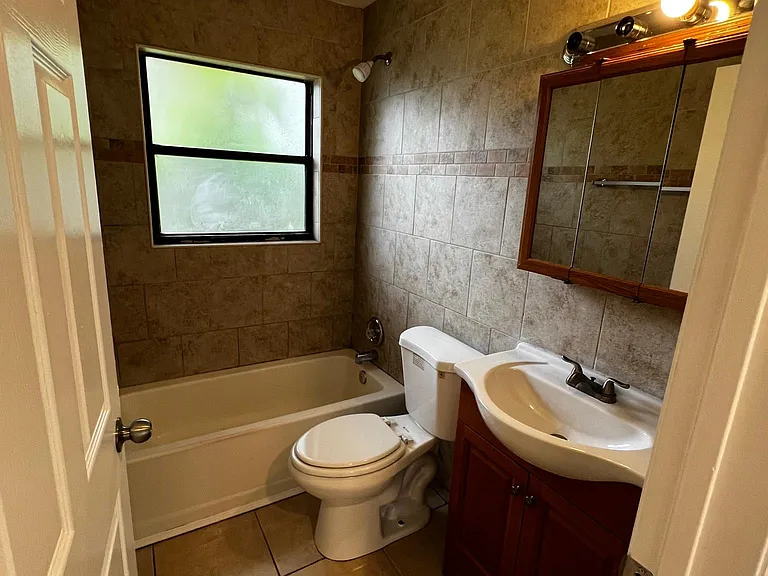 3015 Leon Ave — Photo 7