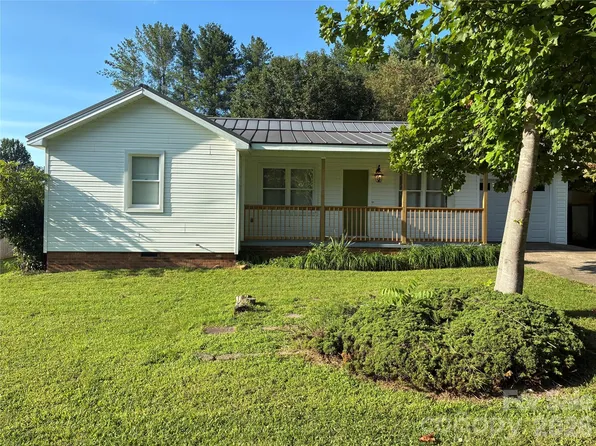 1008 Hopedale Dr, Lenoir, NC 28645