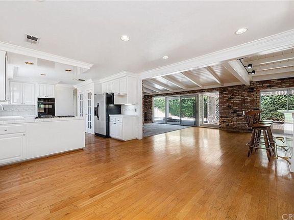 5th image of 23649 Califa St