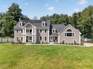 4 Fairway Dr, Andover, MA 01810