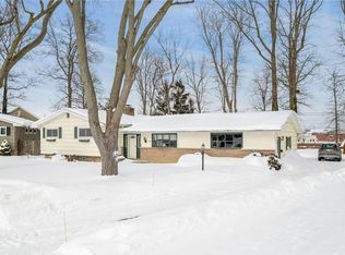 72 Boxwood Cir, Hamburg, NY 14075