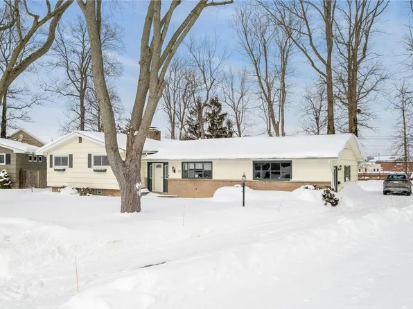 72 Boxwood Cir, Hamburg, NY 14075