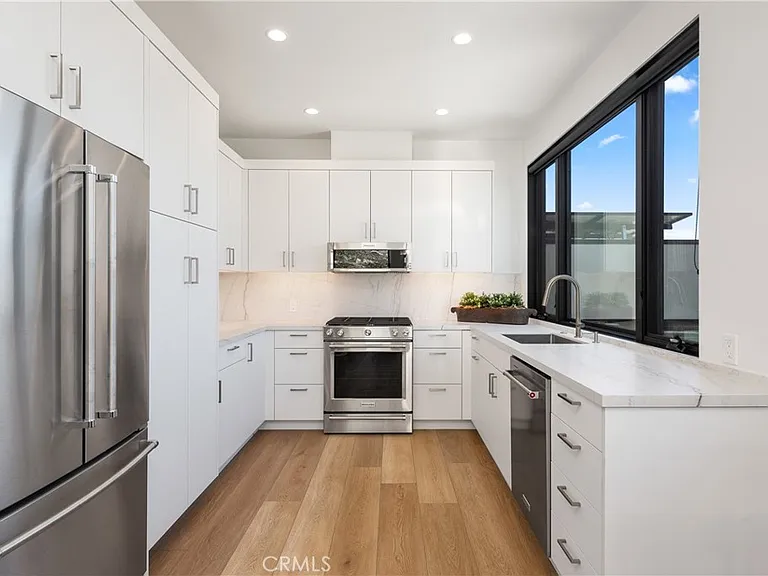 565 B Fern St #B — Photo 8