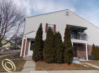 24695 Meadow Ln, Harrison Township, MI 48045