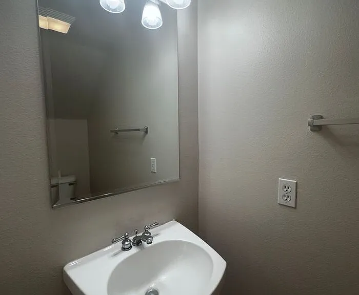 28433 Mayfair Dr — Photo 12