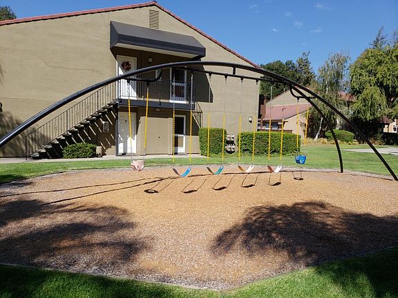 3rd image of 1120 Montebello Dr #31